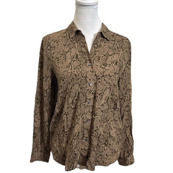 Welcome to my closet! - Picture 3 of 10